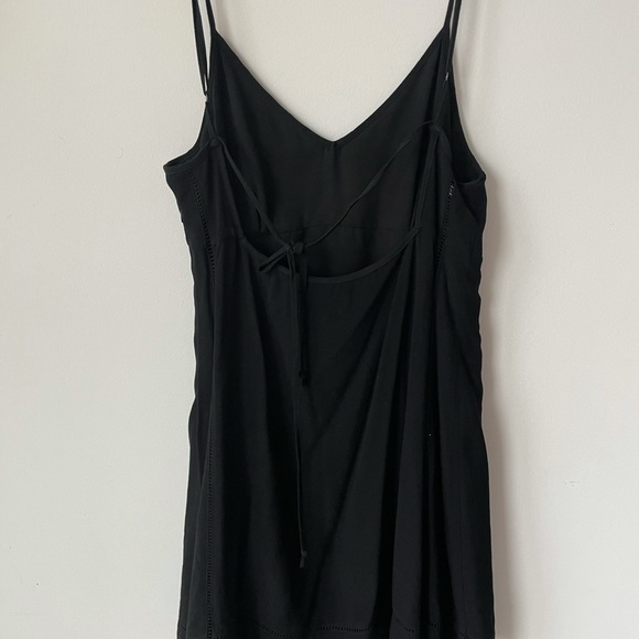 Short black flare strap dress - Picture 6 of 7
